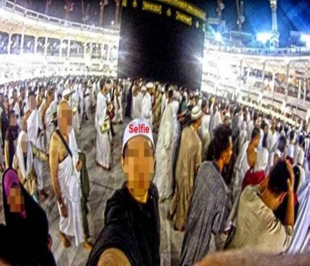 Ilustrasi jemaah haji Indonesia dilarang selfie berlebihan di dekat Ka
